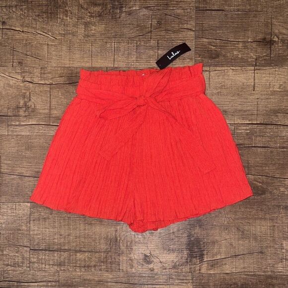 NWT Lulus plisse pleaed shorts - Picture 2 of 2